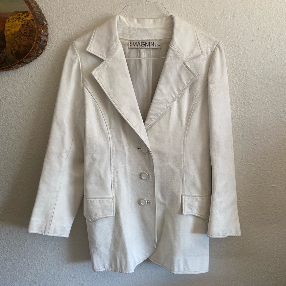 IMAGNIN 70s mod white leather coat